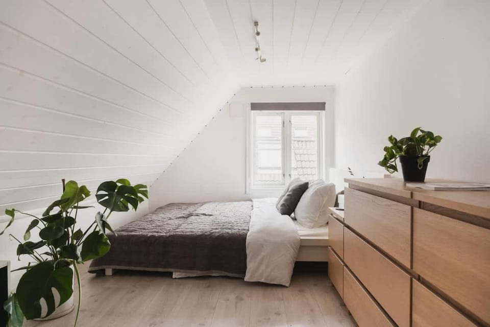 Cozy loft with king bed in the middle of town House in Bergen