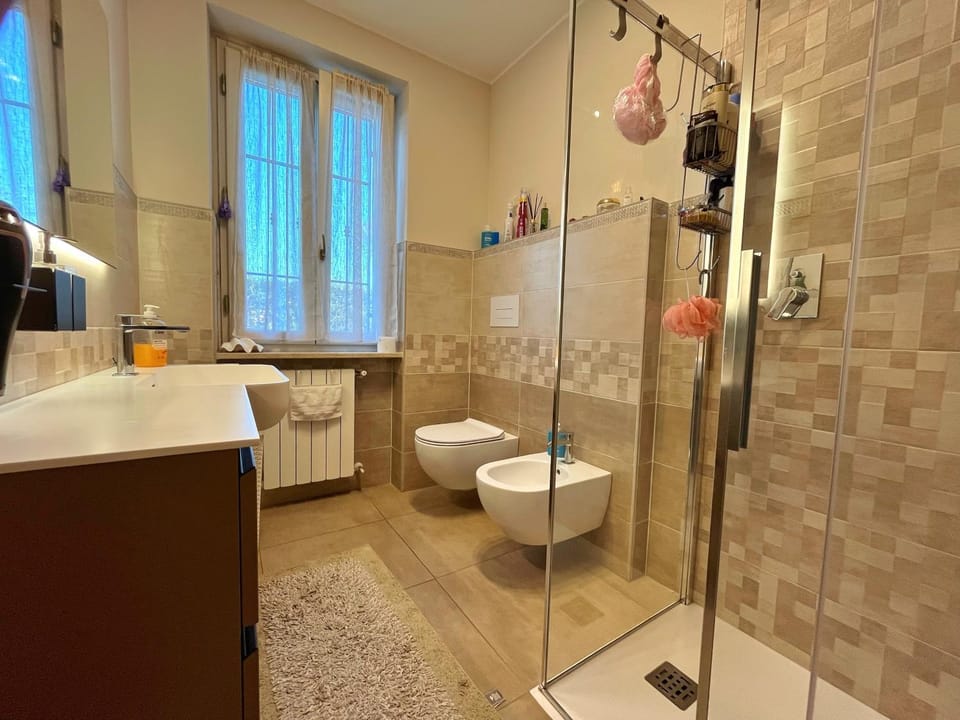 Shower, Toilet, Spring, Winter, Bathroom, Seasons, Bath, bidet, heating, internet, towels