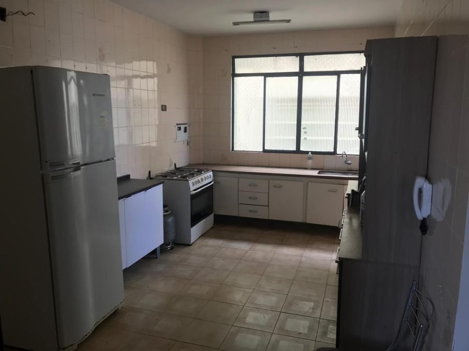Kitchen or kitchenette, pet friendly, stove
