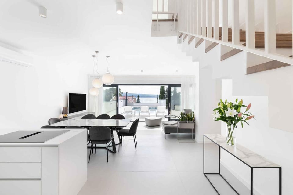 TV and multimedia, Living room, Seating area, Dining area