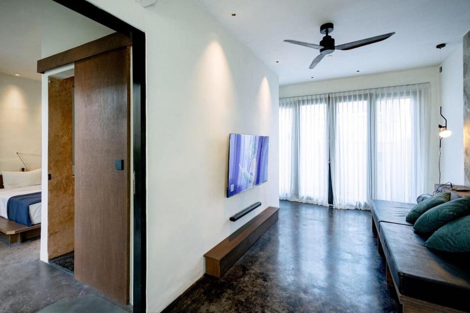 Luxury 3BR Villa with Pool & Hotel-Style, Berawa Villa in North Kuta