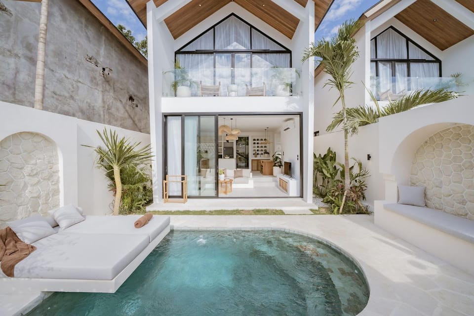 Property building, Patio, Natural landscape, Pool view, Swimming pool, sunbed