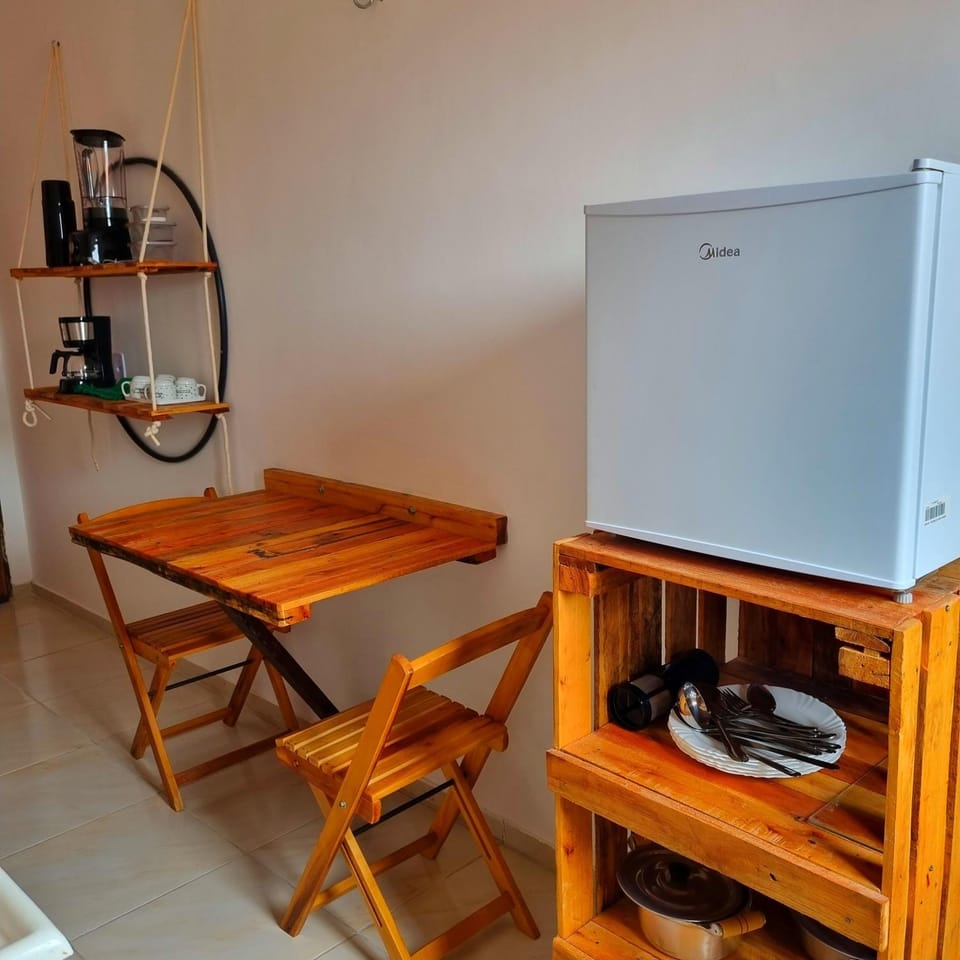 Coffee/tea facilities, Kitchen or kitchenette, Dining area, minibar