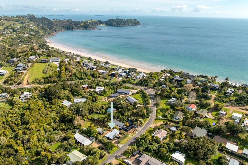 The Onetangi Gathering - Beach, Family, Connection House in Auckland Region