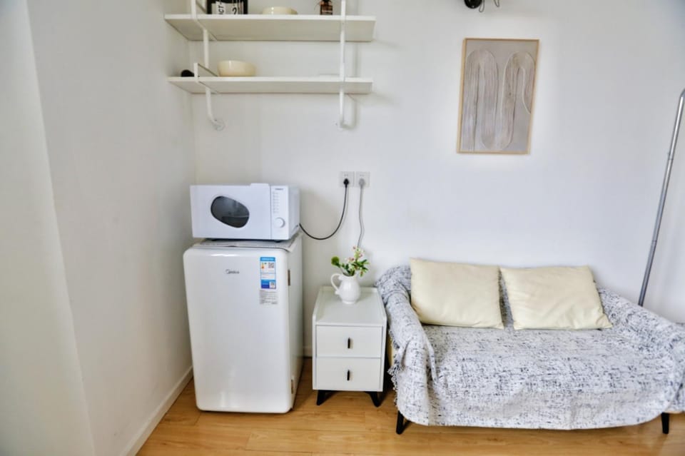QingKong - Urban Studio with Private Projector Nook Apartment in Shanghai