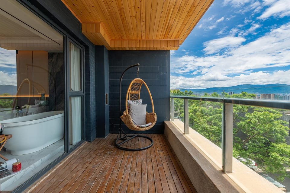 Day, Natural landscape, Bathroom, View (from property/room), Balcony/Terrace, Mountain view