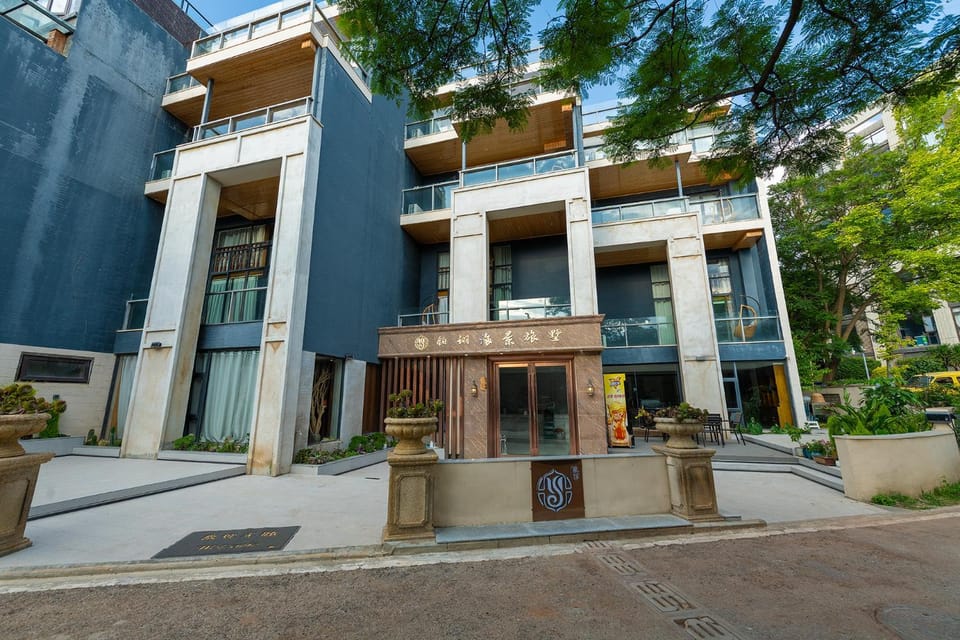 Property building, Facade/entrance