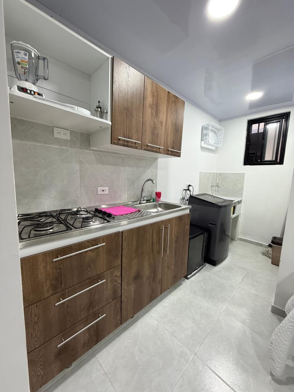 Kitchen or kitchenette, dishwasher, minibar