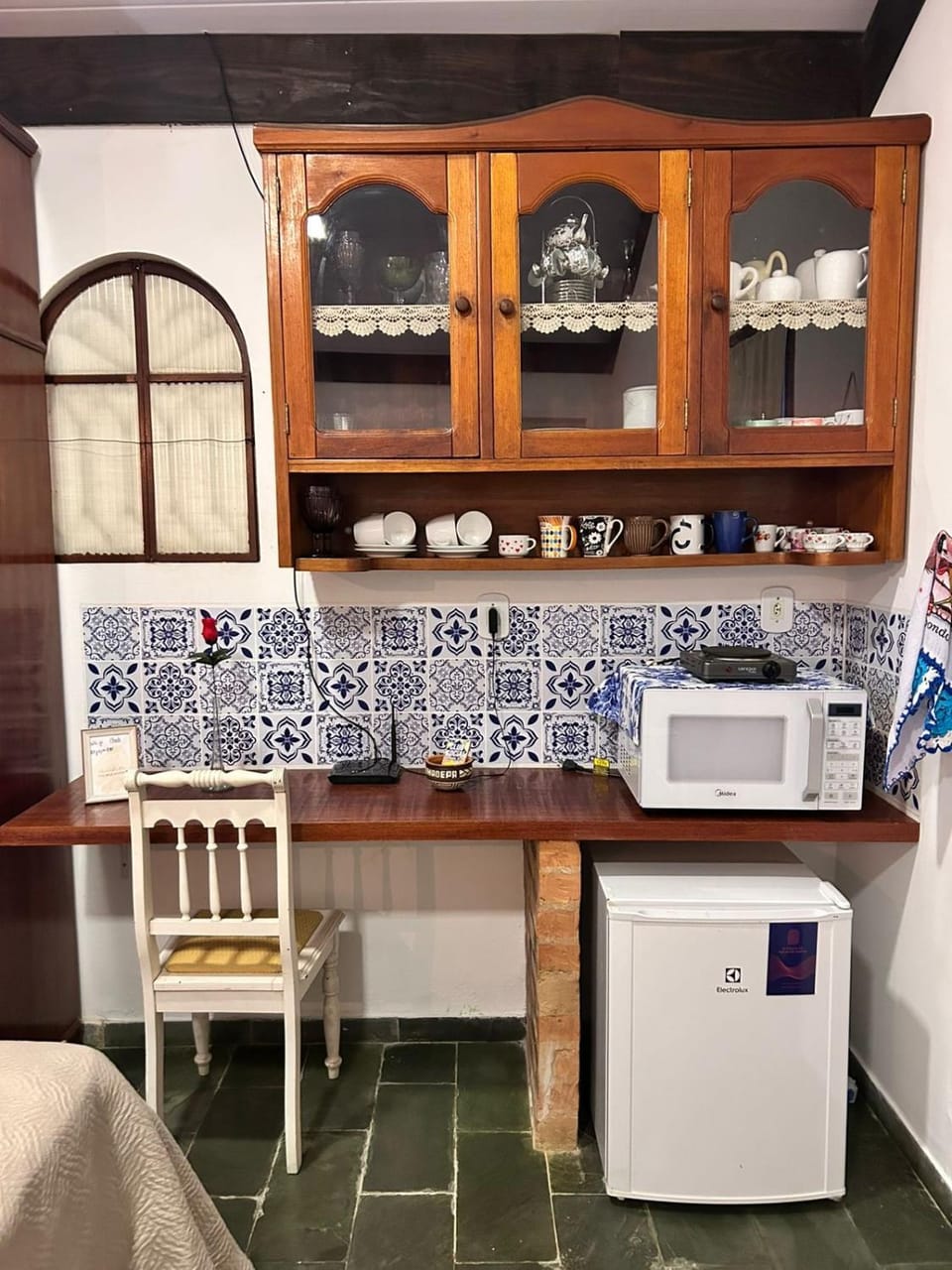 microwave, minibar