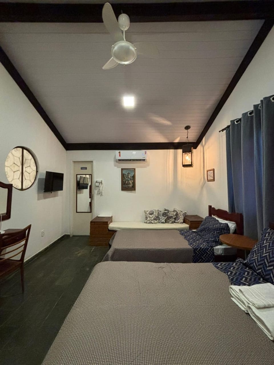 Photo of the whole room, Bedroom, air conditioner