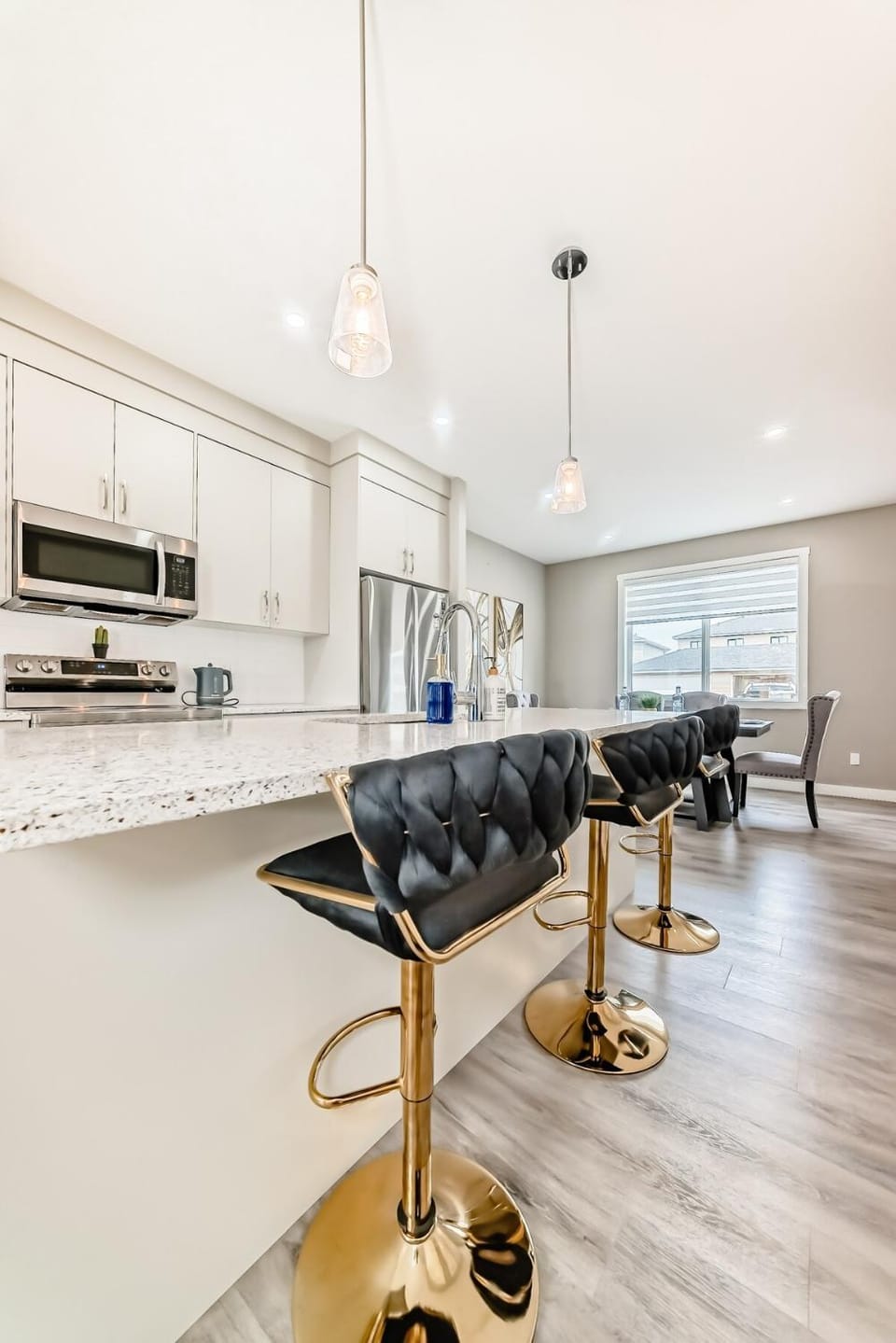 Kitchen or kitchenette, Seating area, Dining area
