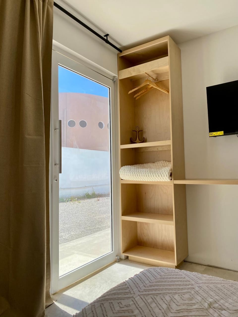 Balcony/Terrace, wardrobe