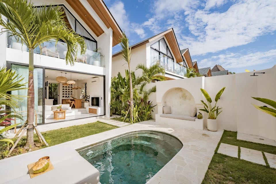 Property building, Patio, Natural landscape, Garden, View (from property/room), Balcony/Terrace, Garden view, Pool view, Swimming pool, sunbed