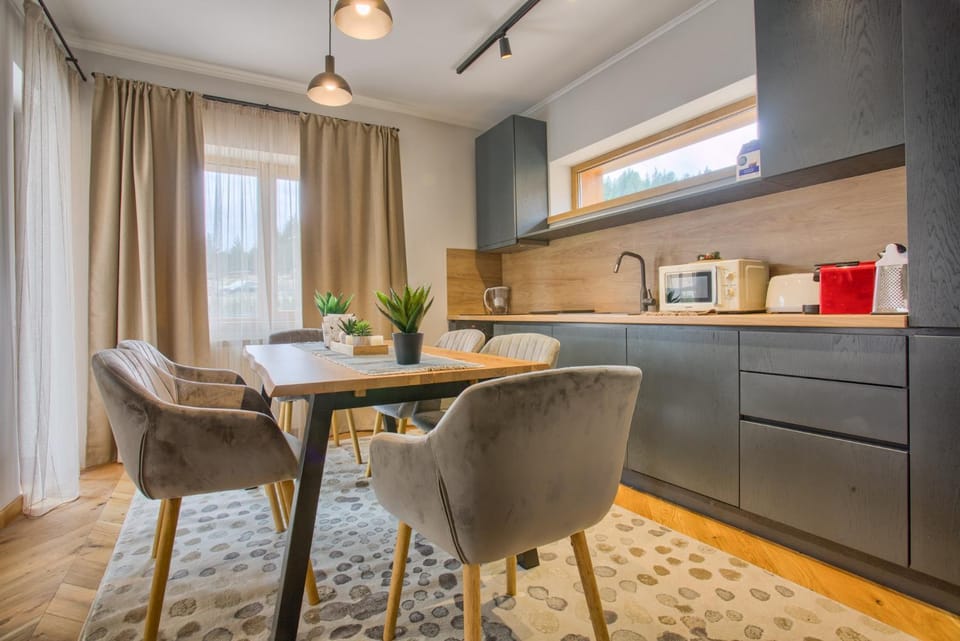 Coffee/tea facilities, Kitchen or kitchenette, Dining area