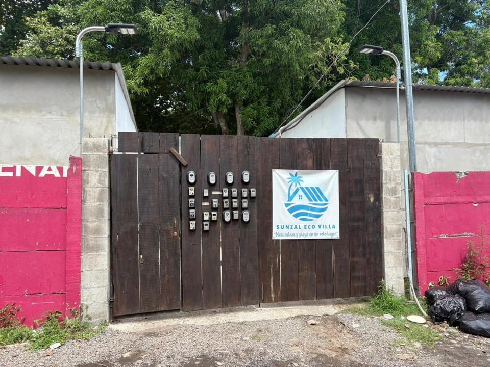 Day, Street view