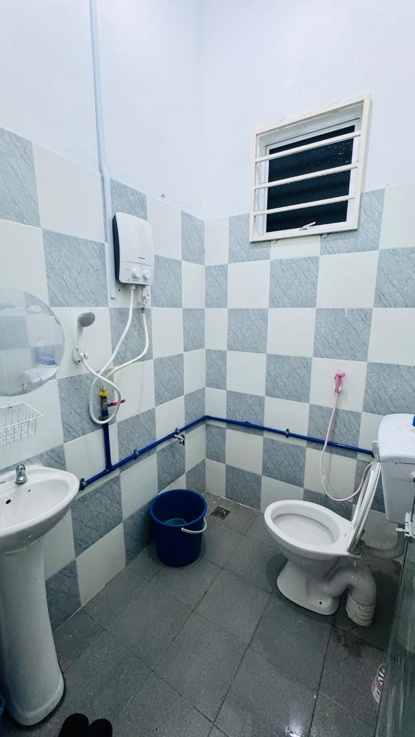 Shower, Toilet, Bathroom, bidet, towels