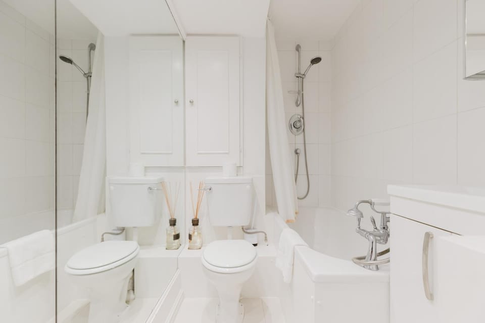 Bright Studio Flat with Private Patio Fulham Apartment in London