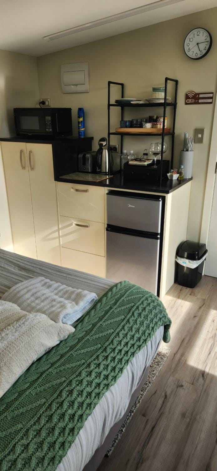 Rest and Recharge Retreat 1-2 Guests Capsule hotel in Canterbury