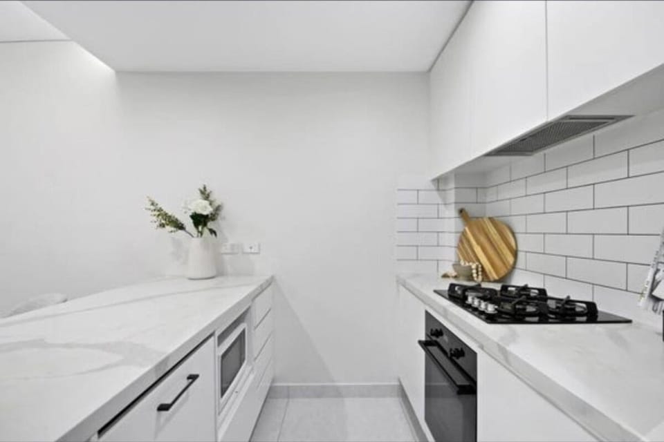 2 Bedroom, 2 Bathroom, Private Free Parking Apartment in Sydney
