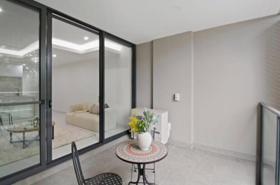 Cozy Stay Near CBD Free Wi-Fi, Netflix & Parking Apartment in Sydney