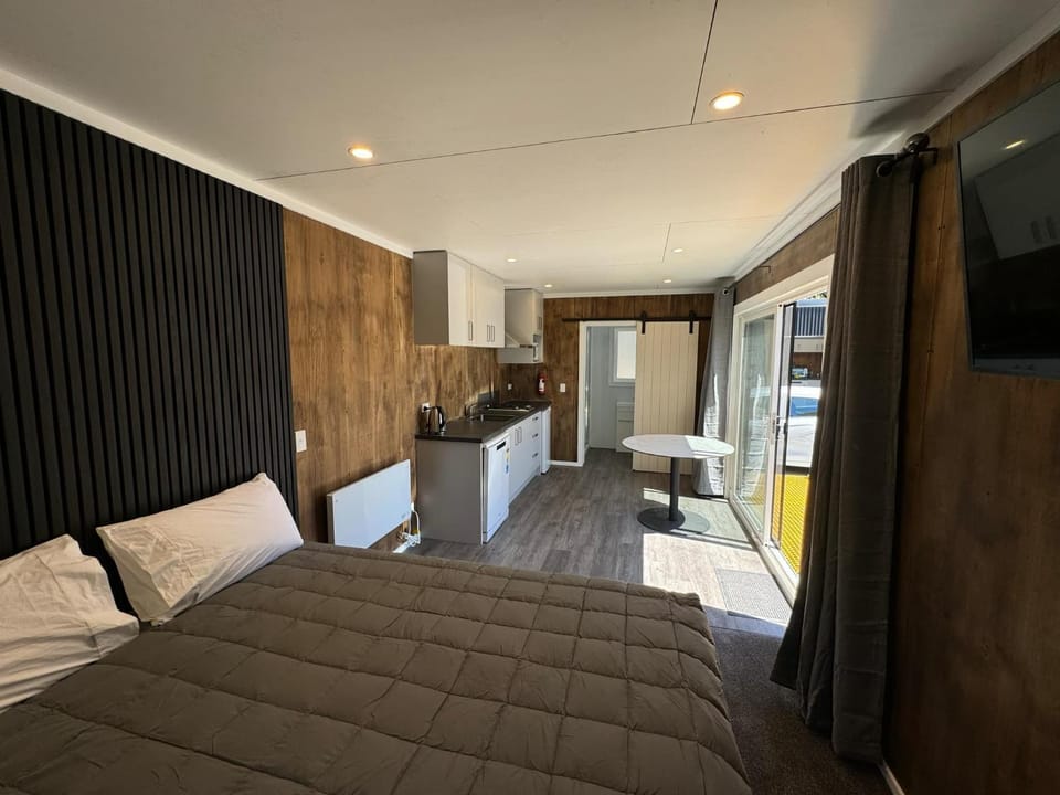 Evening Cove Apartment in Southland