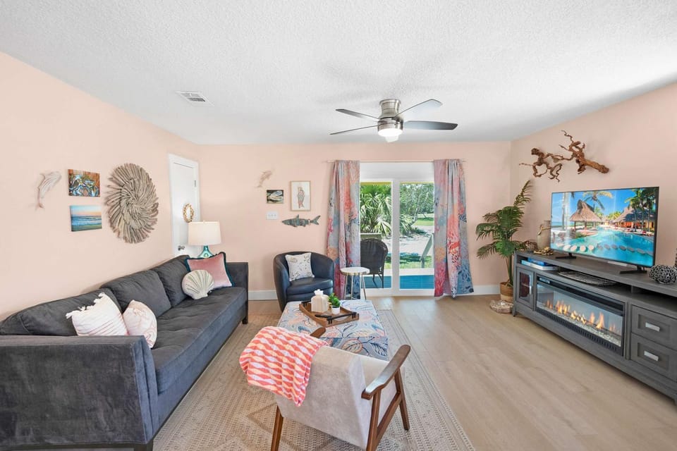 Steps to Beach Patio Fire Pit Tropical Oasis House in Crescent Beach