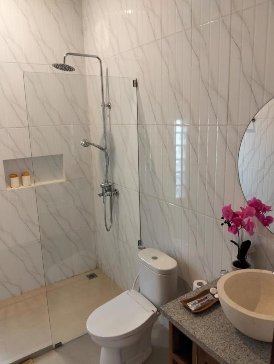 Shower, Toilet, Bathroom, bidet, towels