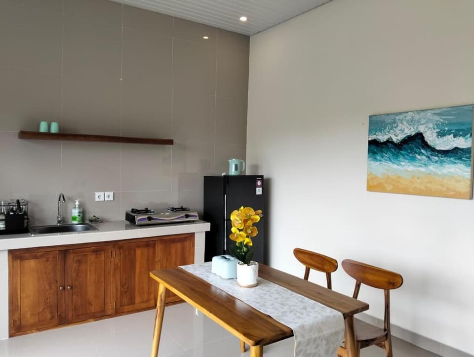 Coffee/tea facilities, Kitchen or kitchenette, stove