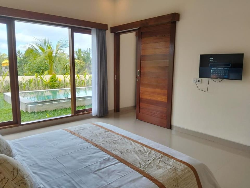 Bed, TV and multimedia, View (from property/room), Bedroom, Pool view