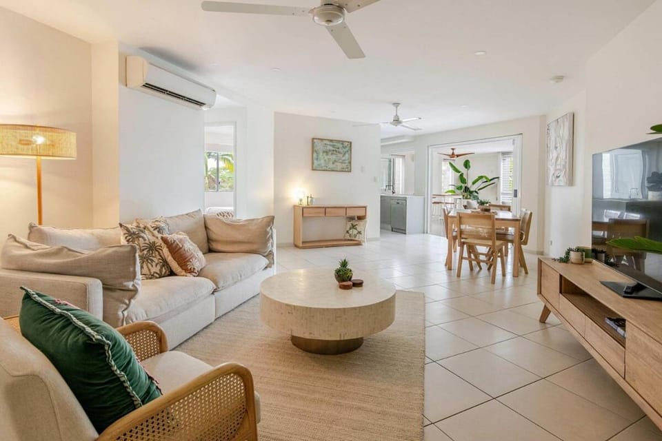 A Calm City Base - Cairns CBD Apartment in Cairns