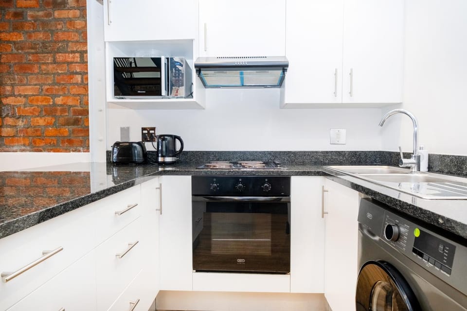 Kitchen or kitchenette, stove, toaster, washing machine