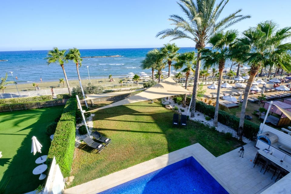 Day, Beach, Beach, Bedroom, Pool view, Sea view, Swimming pool, sunbed