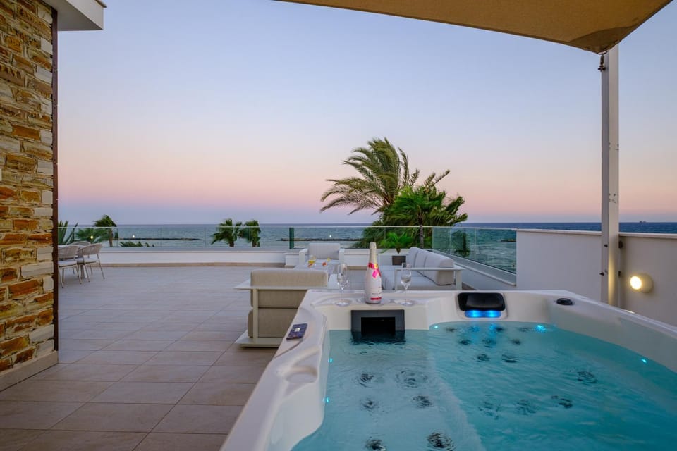 Patio, Hot Tub, Lounge or bar, Sea view, Sunrise
