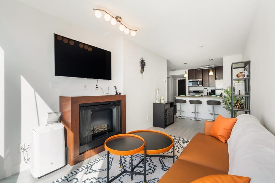 Communal lounge/ TV room, Kitchen or kitchenette, Living room, Seating area, Dining area, Evening entertainment