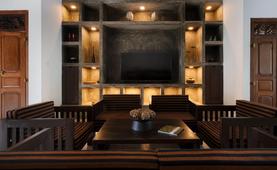 TV and multimedia, Seating area