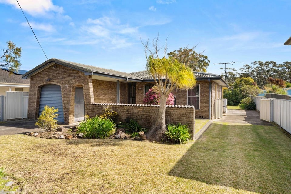 Blakeys Bungalow by Experience Jervis bay House in Vincentia