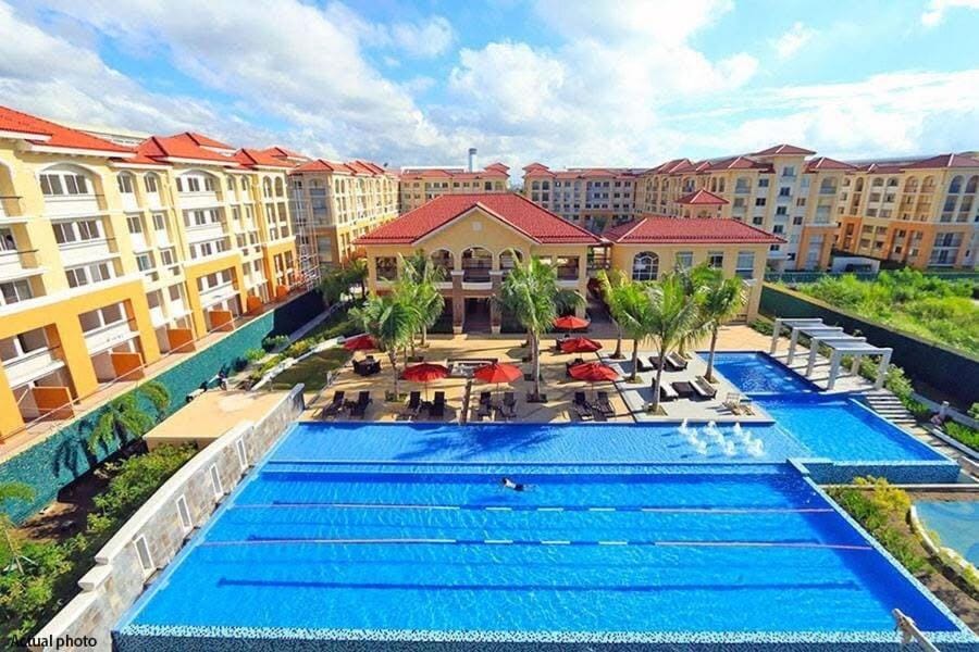 Property building, Swimming pool, Swimming pool, sunbed