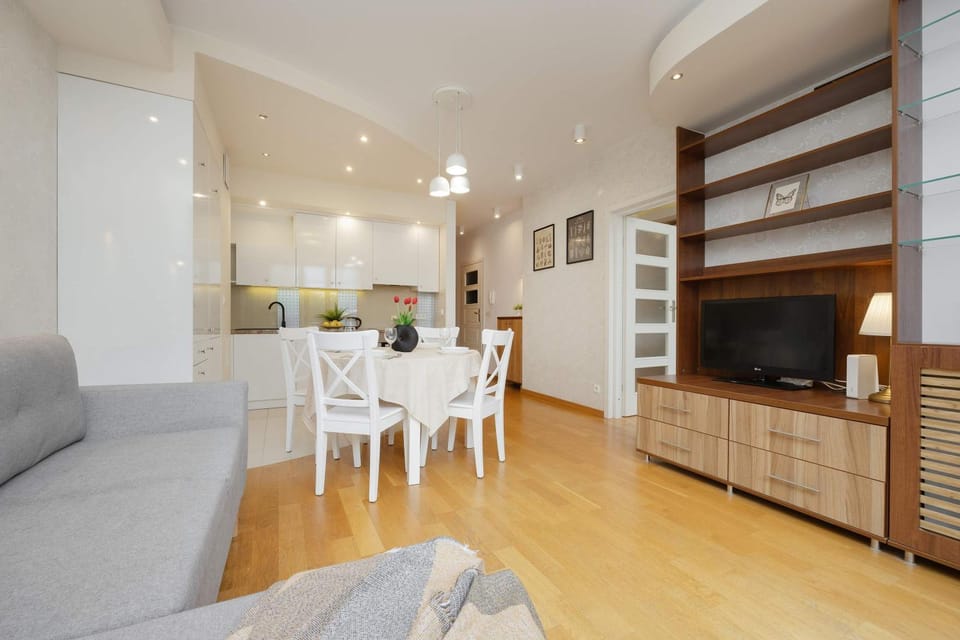 TV and multimedia, Kitchen or kitchenette, Living room, Seating area