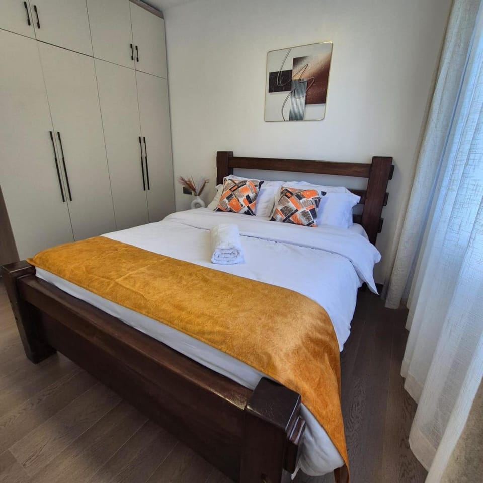 Bed, Photo of the whole room, Bedroom, towels, wardrobe