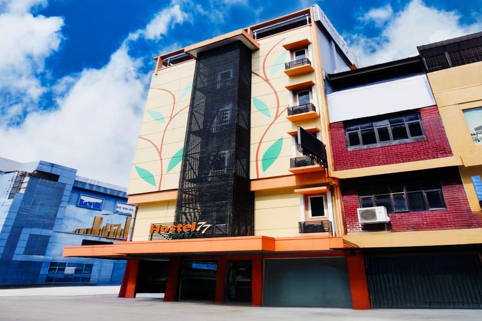 Facade/entrance