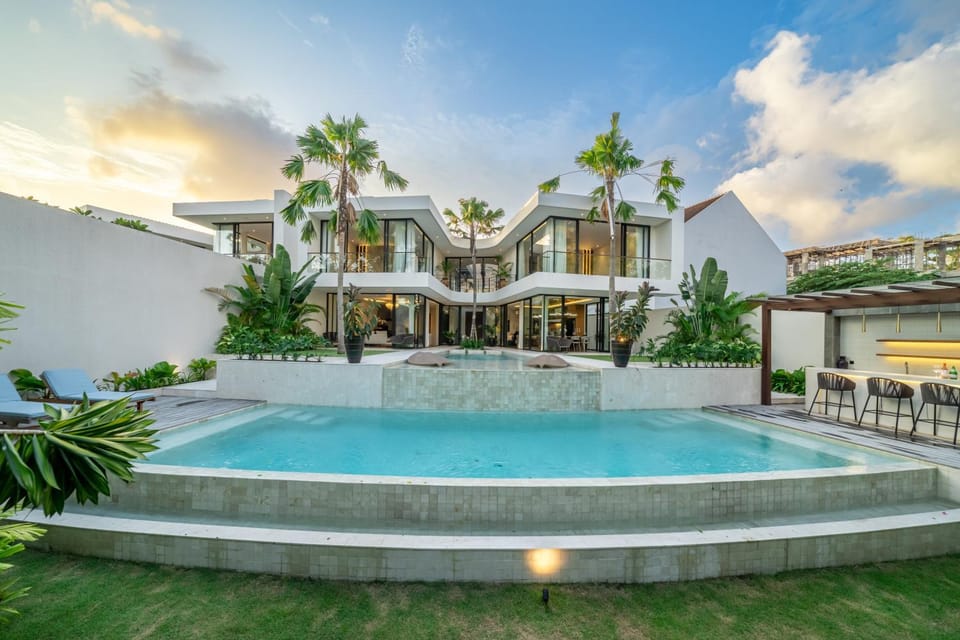 Property building, Patio, Day, Garden, Garden view, Pool view, Swimming pool, sunbed