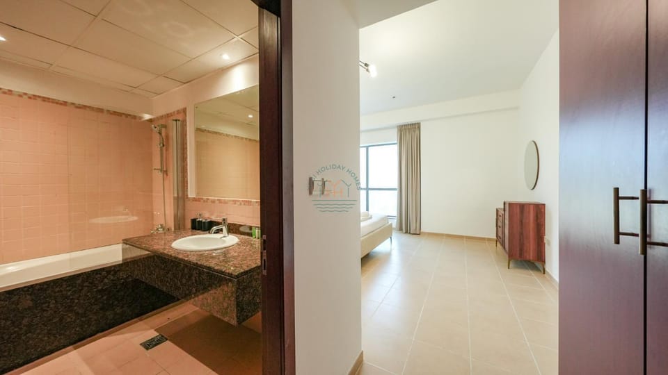 Photo of the whole room, Bath
