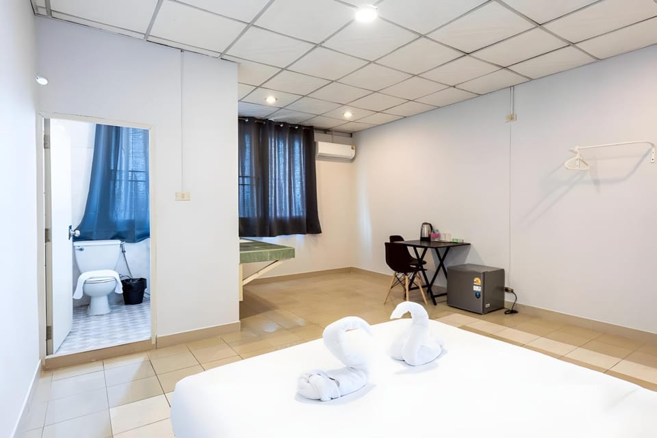 Bed, Photo of the whole room, Bedroom, towels, air conditioner
