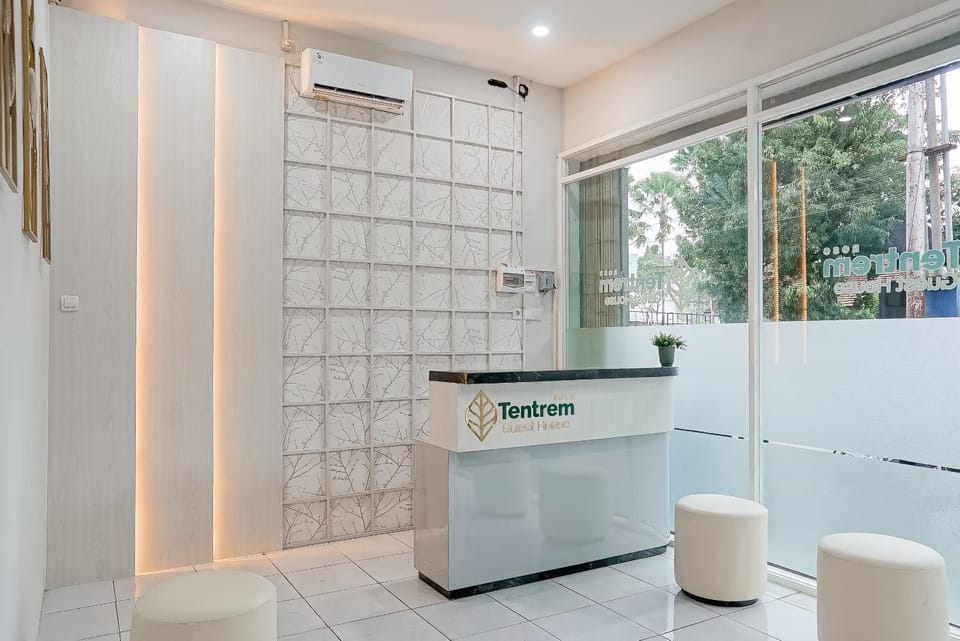 Roso Tentrem Guest House by Calli Rooms Bed and Breakfast in East Java