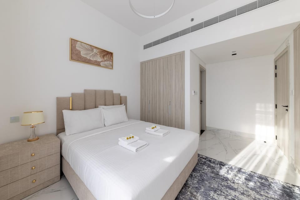 Bed, Bedroom, towels, wardrobe