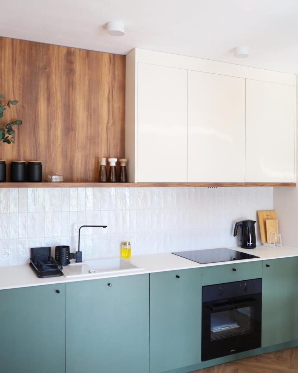 Coffee/tea facilities, Kitchen or kitchenette, stove