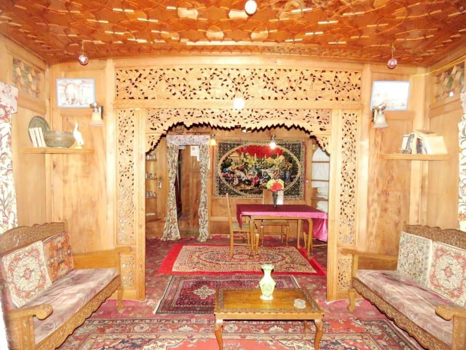 Houseboat Young Kabul Docked boat in India