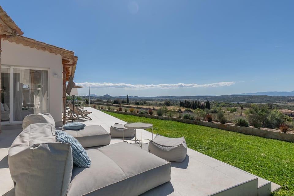 Property building, Balcony/Terrace, Living room
