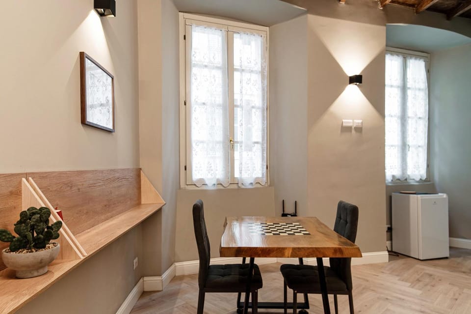 Seating area, Dining area