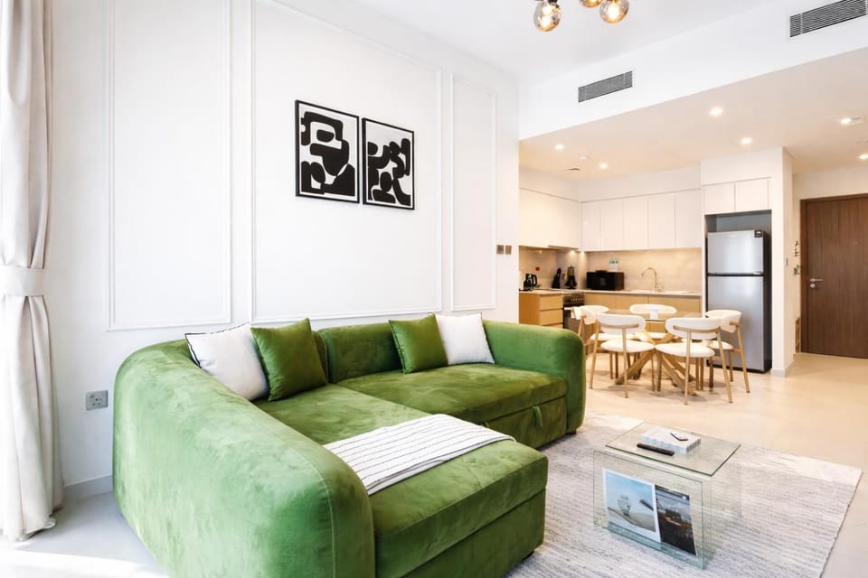 TV and multimedia, Kitchen or kitchenette, Living room, Seating area, Dining area